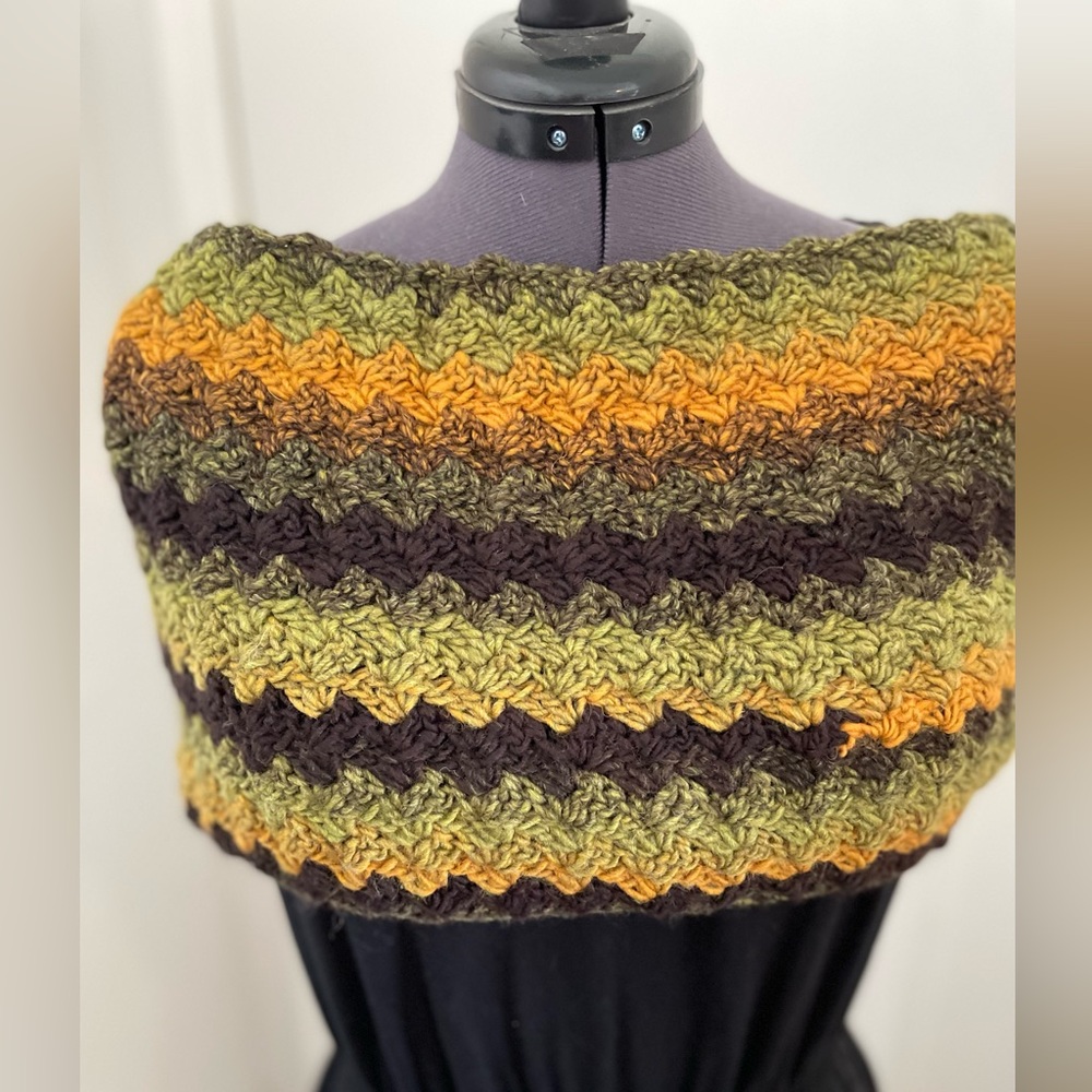 CROCHET HANDMADE Multicolor Shawl/Snood